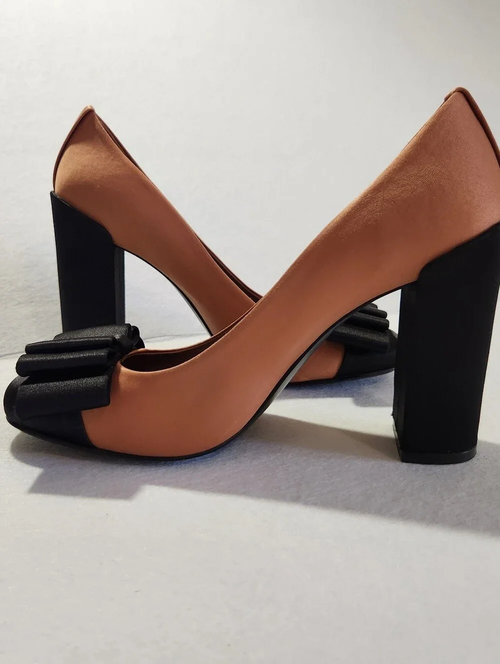 Tory Burch Beige Block-Heel Pumps with Black Bow Size 9